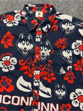 UCONN Huskies Mens XXL Blue Wes and Willy Hawaiian Button Shirt Camp Floral